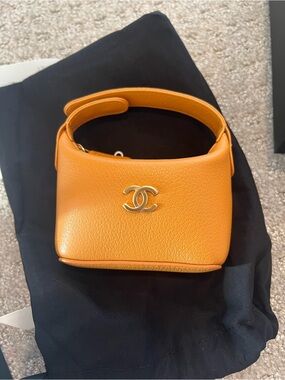 Chanel 26m coco beach bag charm